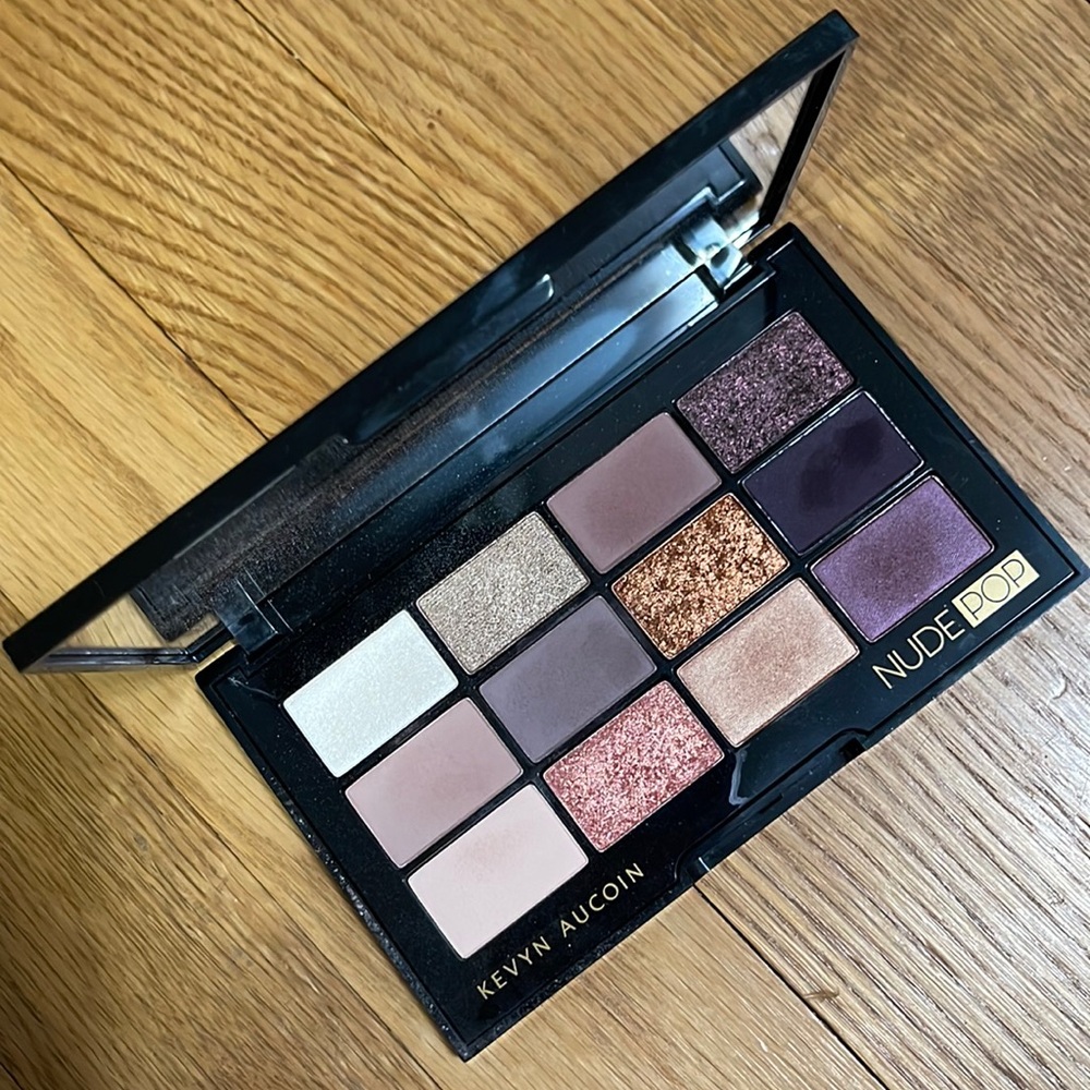 Kevyn Aucoin nude pop eye palette